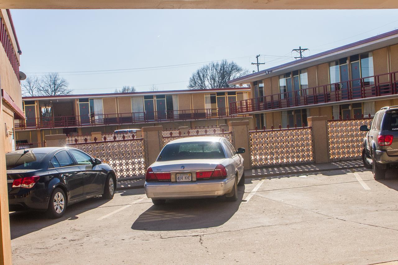 Executive Inn Ponca City Exterior photo