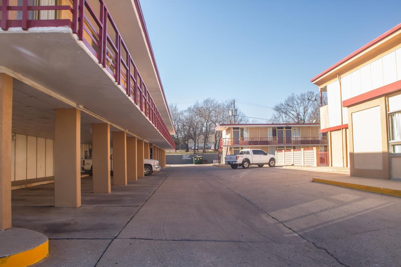 Executive Inn Ponca City Exterior photo