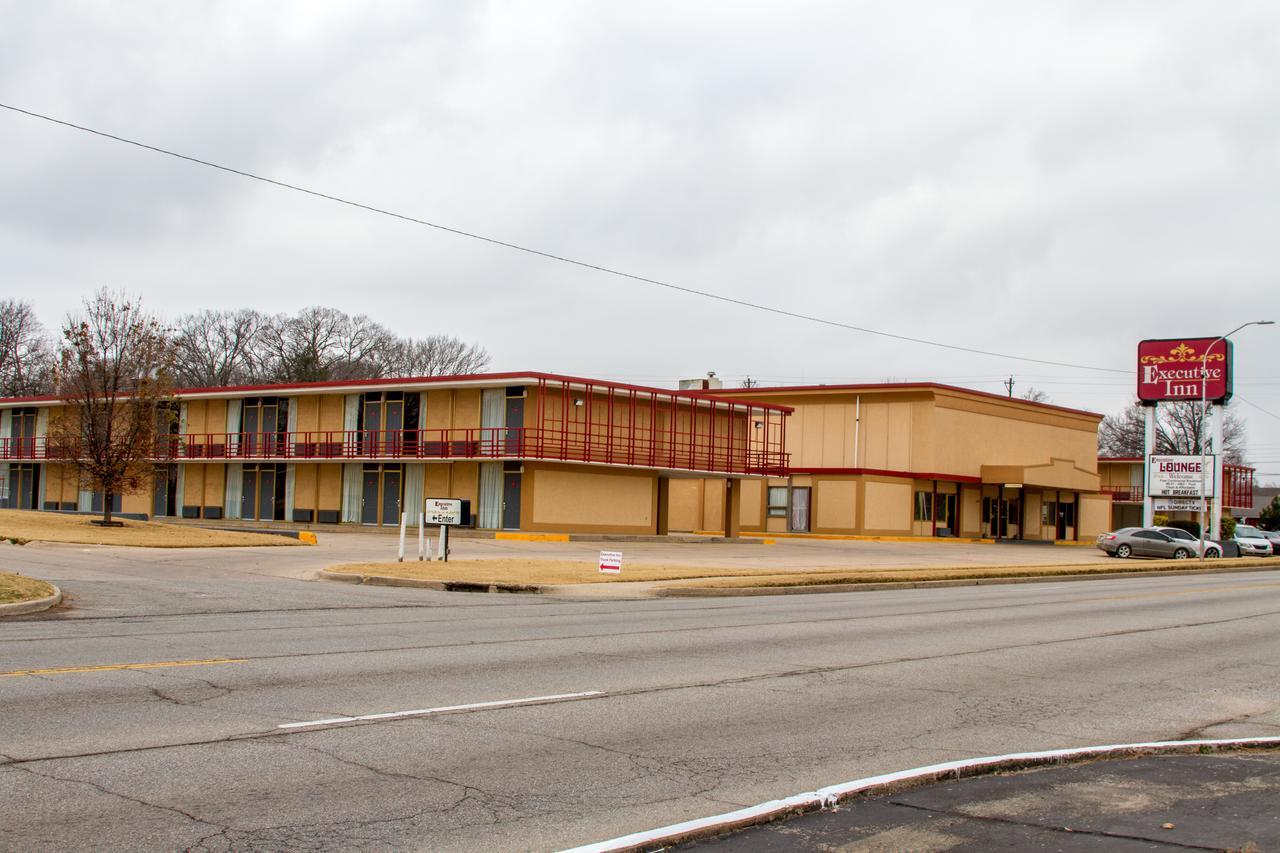 Executive Inn Ponca City Exterior photo